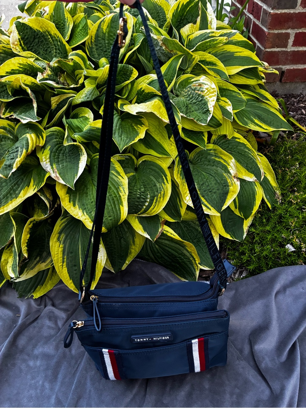 Women’s Tommy Hilfiger Navy Crossbody with Red and White traditional design - Picture 6 of 12